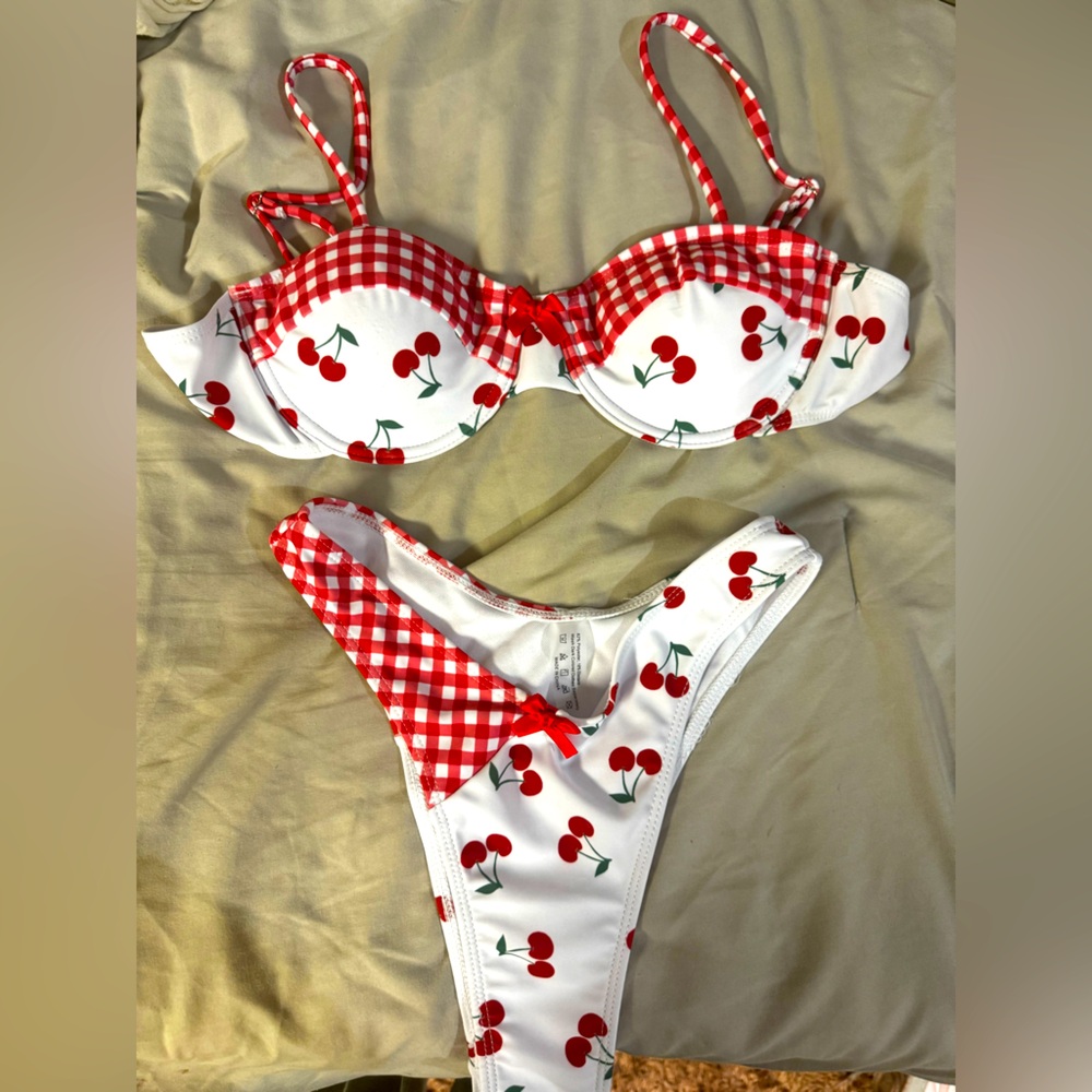 Cherry bikini 🍒